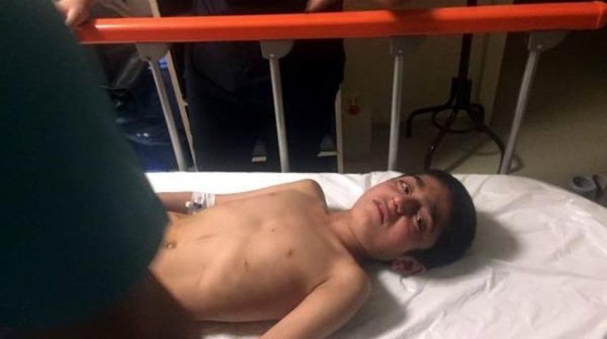 İki Grup &Ccedil;atıştı, Pazar Yerinde Arada Kalan 6 Kişi Yaralandı