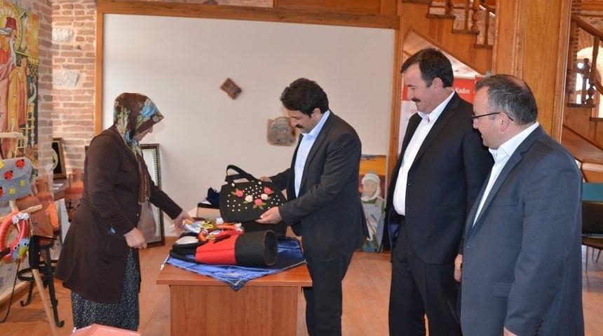 Seyitgazi&rsquo;de "h&uuml;nerli Ellerde Hayat Bulanlar" Sergisi