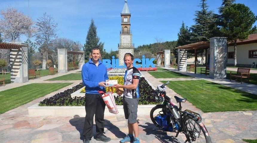 D&uuml;nya Turuna &Ccedil;ıktı, Bilecik&rsquo;te Mola Verdi