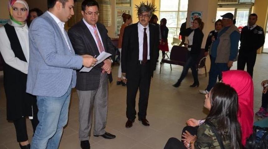 &Ouml;ğrenciler Yedikleri Yemekten Zehirlendi