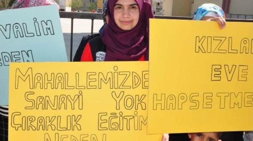 Anadolu Lisesi'nde &Ccedil;ıkırklık Eğitim Merkezi A&ccedil;ılmasına Tepki