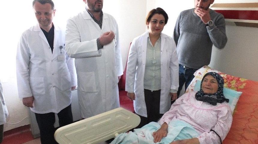 Karnından 15 Kiloluk Kitle &Ccedil;ıktı