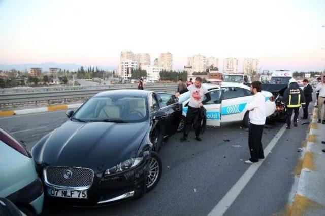 Bakan Zeybekçi'ye Tahsis Edilen Araç Kaza Yaptı