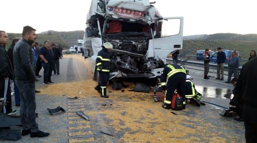 Manisa’da Tırlar Çarpıştı: 1 Yaralı