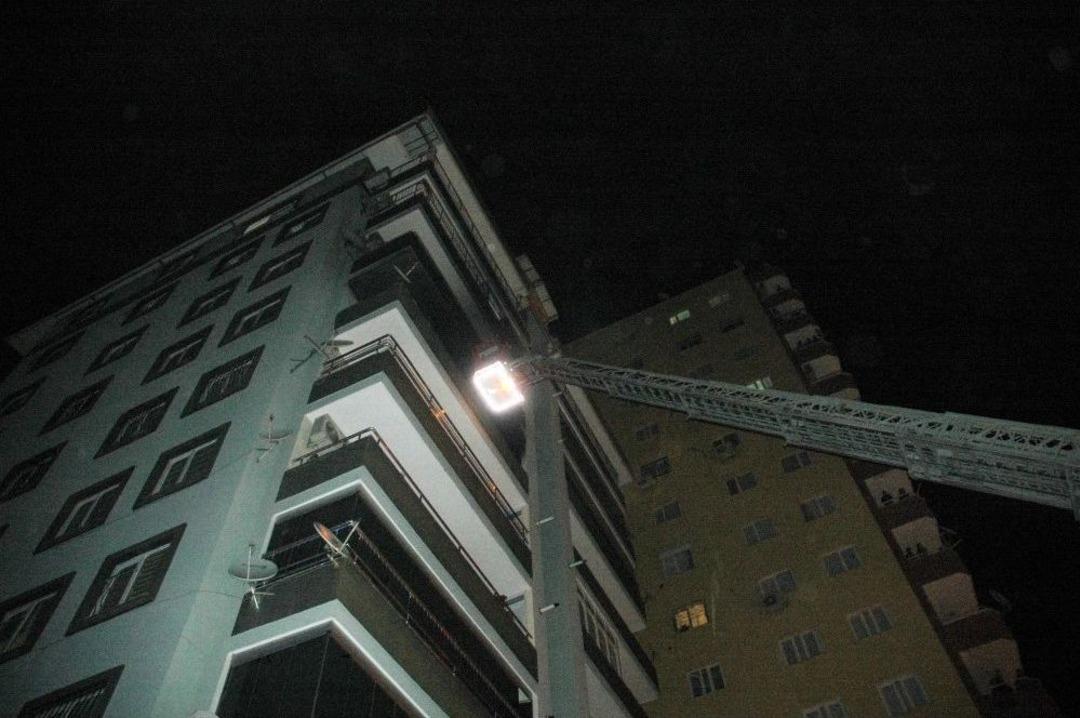 Buzdolabından &Ccedil;ıkan Yangın Apartman Dairesini K&uuml;le &Ccedil;evirdi