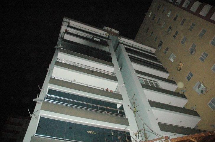 Buzdolabından Çıkan Yangın Apartman Dairesini Küle Çevirdi G3