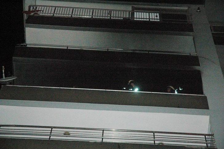 Buzdolabından Çıkan Yangın Apartman Dairesini Küle Çevirdi G4