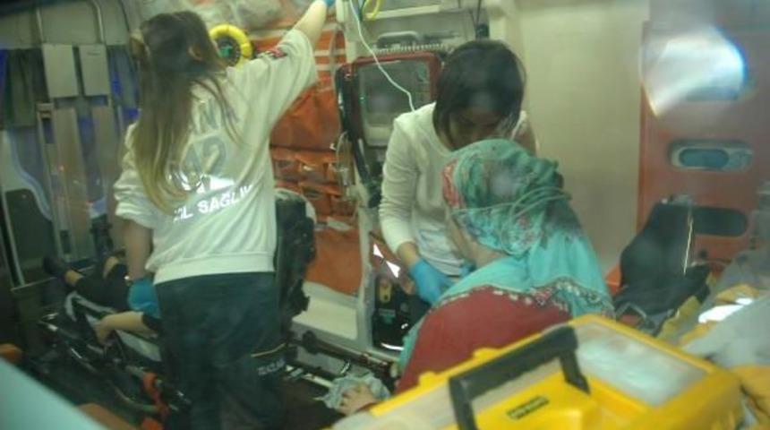 Yangında Mahsur Kalan Kadınları Itfaiye Kurtardı