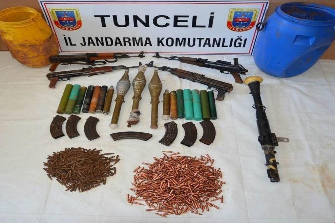Tunceli&rsquo;de C4 Patlayıcıyla Birlikte Y&uuml;kl&uuml; Miktarda M&uuml;himmat Ele Ge&ccedil;irildi