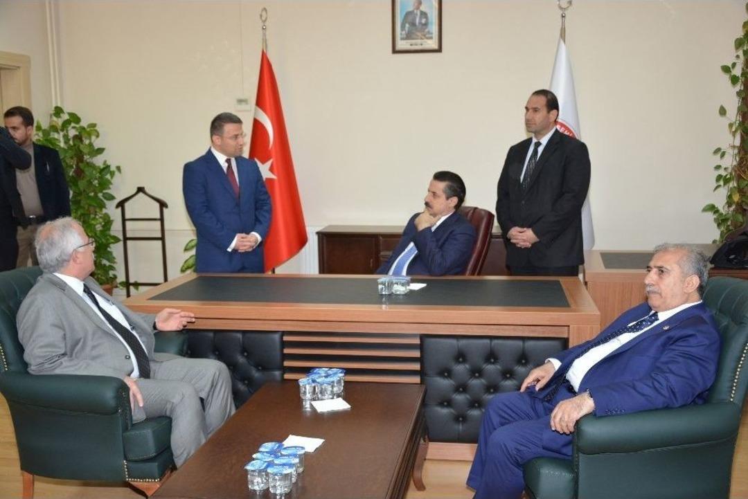 Bakan &Ccedil;elik&rsquo;ten Viranşehir Belediyesine Ziyaret