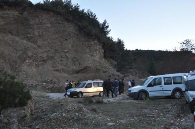 Hafif Ticari Araçta Öldürülmüş Olarak Bulundu