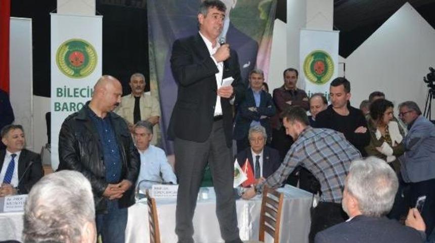 Metin Feyzioğlu Bilecik'te Sandalyeye &Ccedil;ıkıp Konuştu