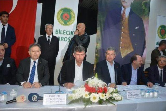 Metin Feyzioğlu Bilecik te Sandalyeye &Ccedil;ıkıp Konuştu 1