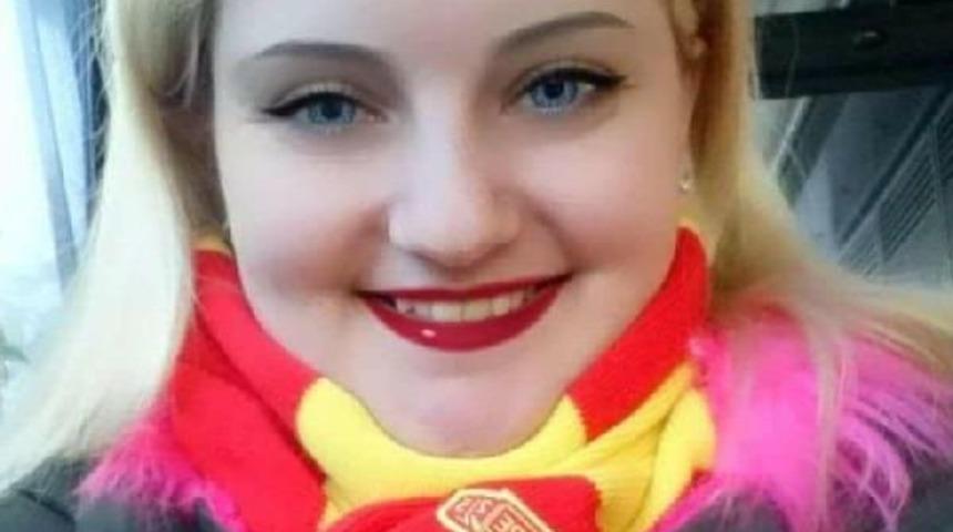 5'inci Katın Balkonundan D&uuml;şen Kadın &Ouml;ld&uuml;