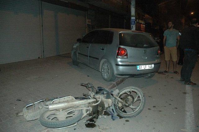 Motosiklet Polis Aracına Çarptı: 2 Yaralı