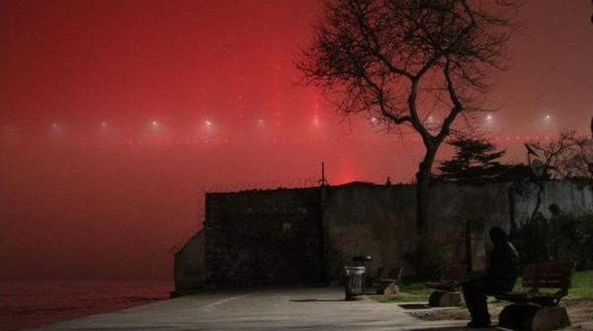 İstanbul Boğazı'nda Sis Etkili Oluyor