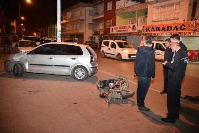 Polis Aracıyla Çarpışan Motosikletteki 2 Kişi Yaralandı