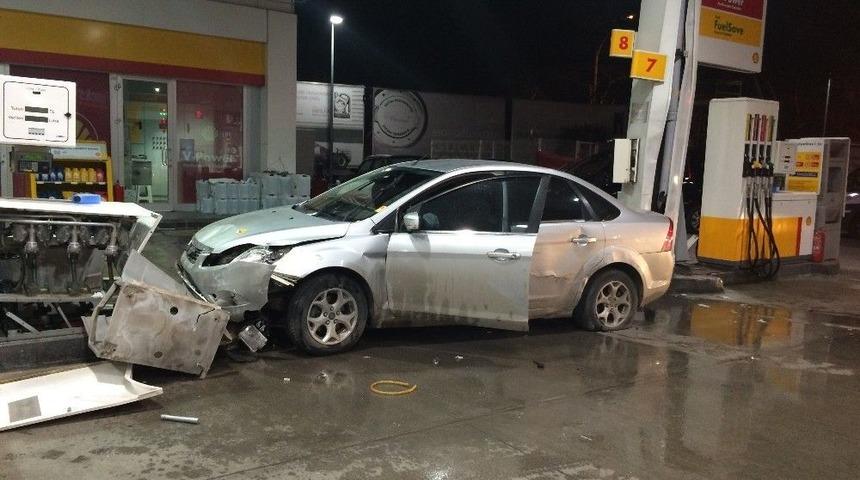 &Ouml;nce Bir Jeep İle &Ccedil;arpıştı Sonra Akaryakıt İstasyonuna Girdi