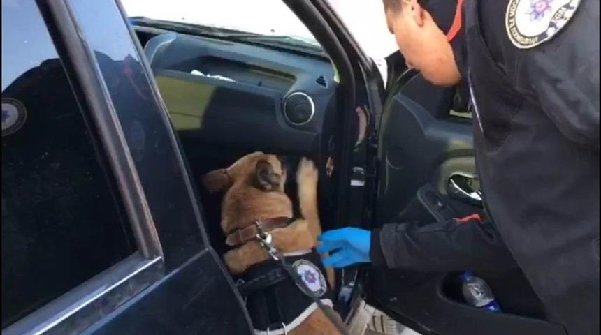 Otomobilde 3 Kilo Eroin Ele Ge&ccedil;irildi