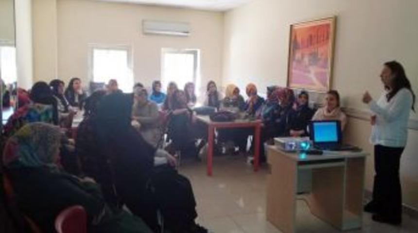 Saraylı Hanımlara Aile İ&ccedil;i İletişim Anlatıldı