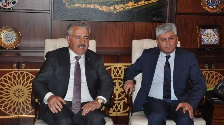 Bakan Arslan U&ccedil;aklarda Elektronik Cihaz Yasağını Değerlendirdi