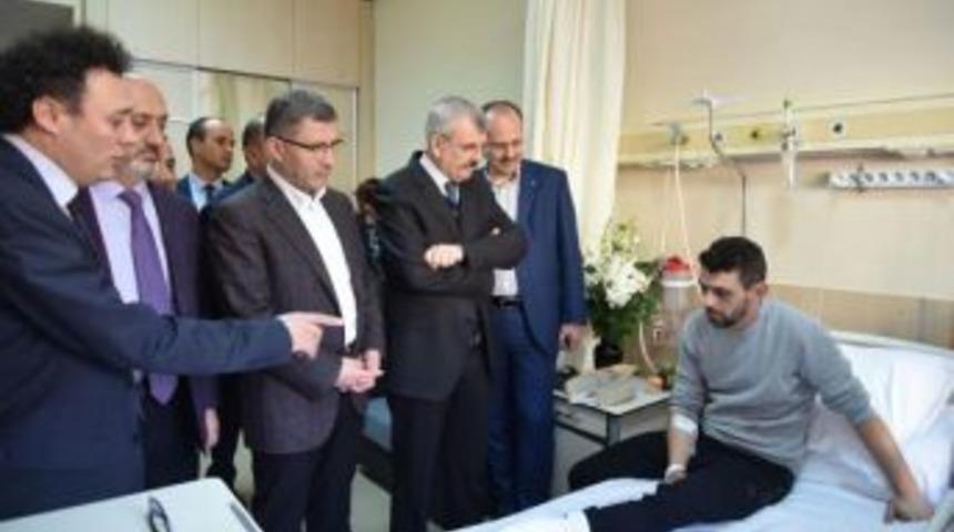 Rekt&ouml;r Cevdet Erd&ouml;l&rsquo; Den Hollanda'da Polis K&ouml;peğinin Isırdığı H&uuml;seyin Kurt&rsquo;A Ziyaret