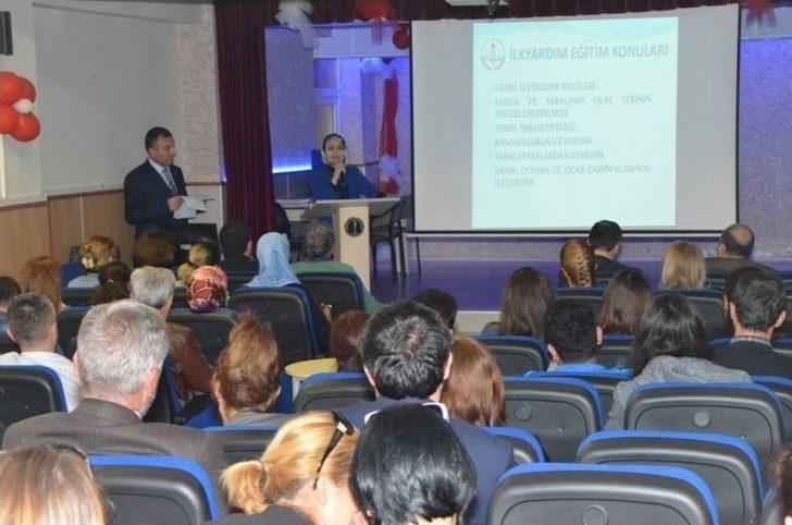 İlk Yardım Eğitimini Tamamlayan Kursiyerlere Belgeleri Verildi G1