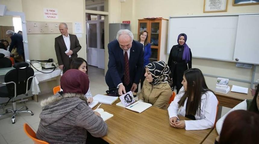 Başkan Kamil Sara&ccedil;oğlu: Bizim İ&ccedil;in Gen&ccedil;lerin Fikir, &Ouml;neri Ve G&ouml;r&uuml;şleri &Ccedil;ok &Ouml;nemli