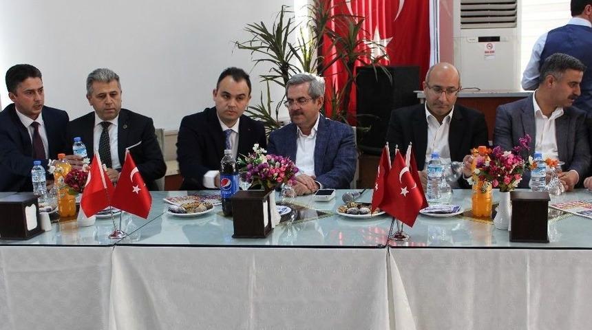 &Uuml;n&uuml;var, Sağlık &Ccedil;alışanları İle Buluştu