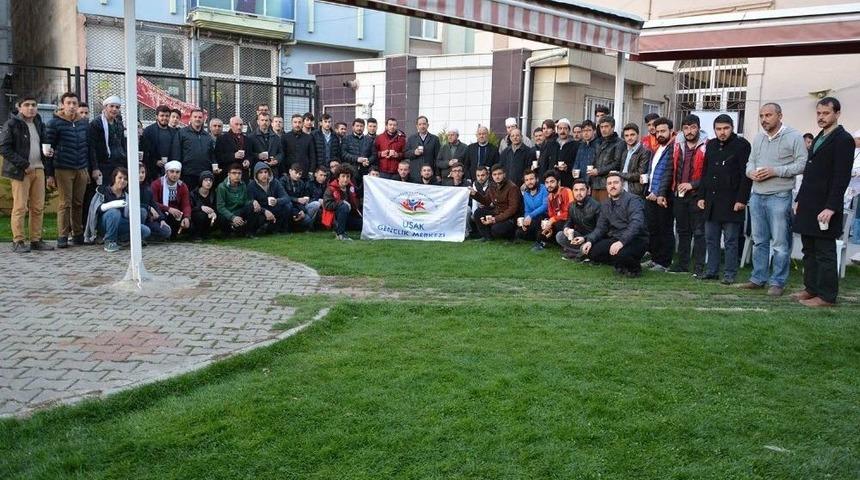 Gen&ccedil;ler Sabah Namazında Buluşuyor