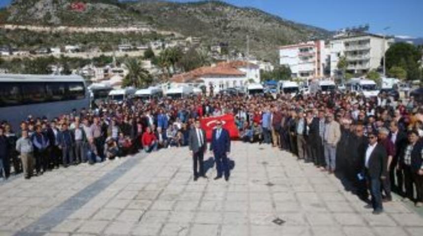 Binlerce Finikeli "evet "i&ccedil;in Toplandı