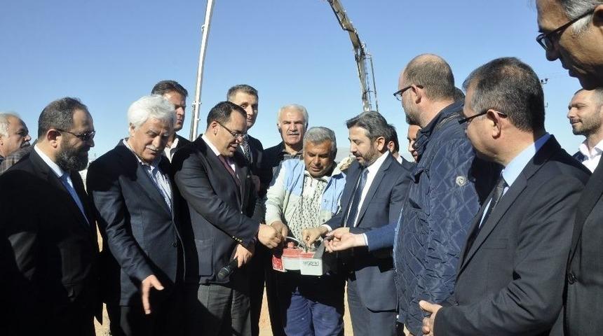Kahta Fen Lisesi Erkek &Ouml;ğrenci Yurdunun Temeli Dualar Eşliğinde Atıldı
