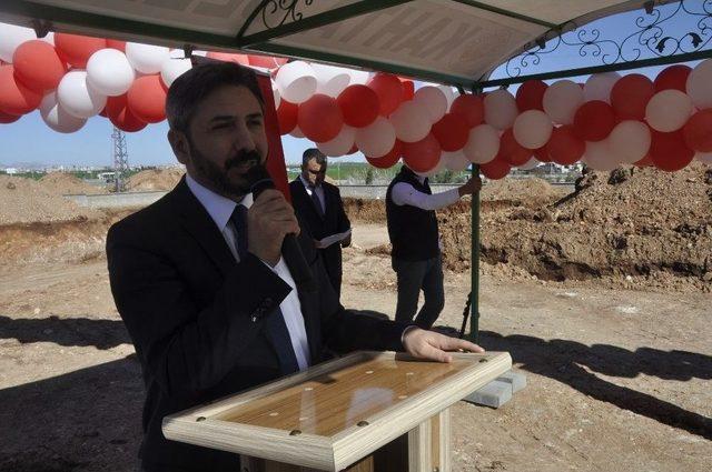 Kahta Fen Lisesi Erkek Öğrenci Yurdunun Temeli Dualar Eşliğinde Atıldı