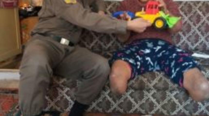 Milaslı Soner&rsquo;i Asker Amcaları Mutlu Etti