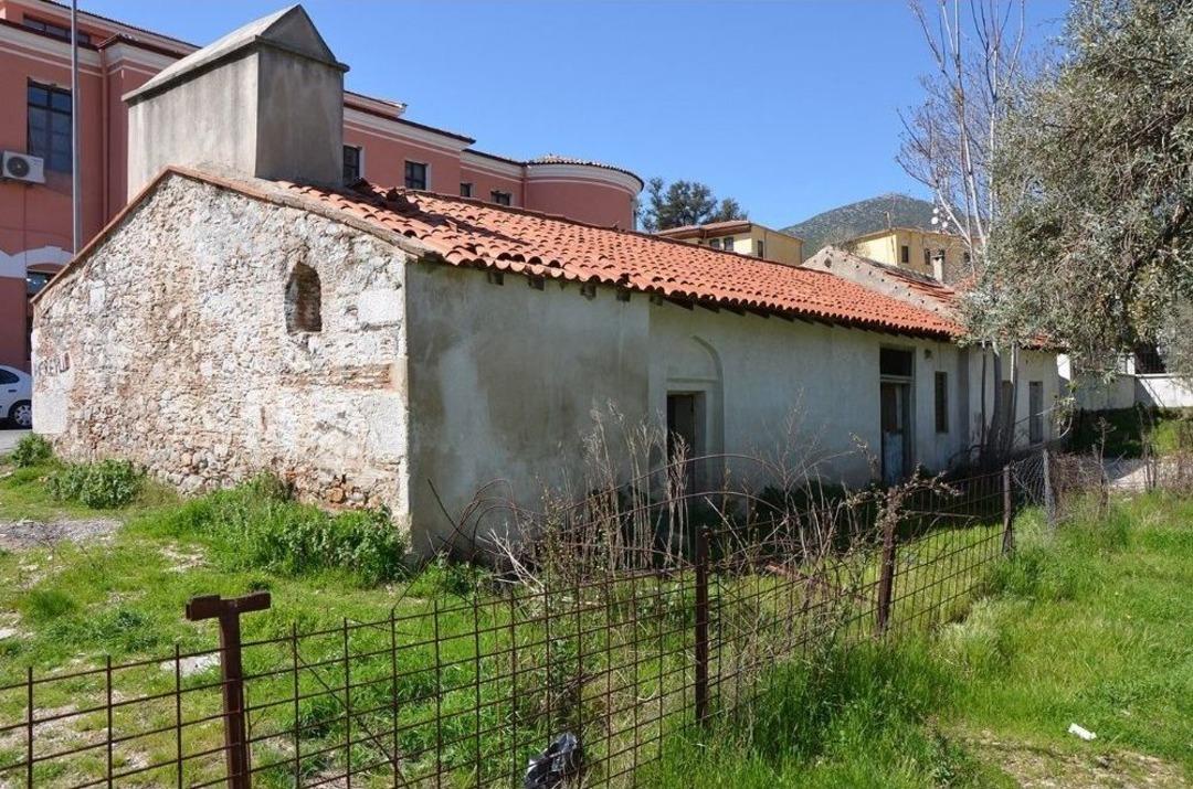 Milas&rsquo;ta Medreseye Yakışmayan G&ouml;r&uuml;nt&uuml;ler