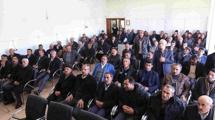 Varto Kaymakamı &Ccedil;etin K&ouml;y Ve Mahalle Muhtarları İle Bir Araya Geldi