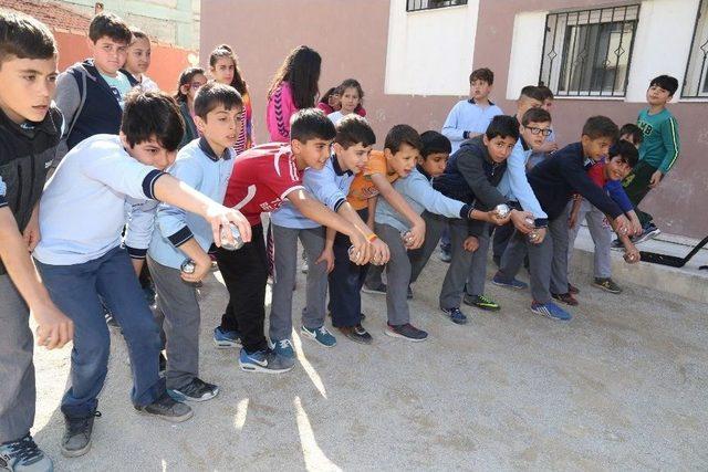 Turgutlu Belediyesinden Öğrencilere Bocce Sahası