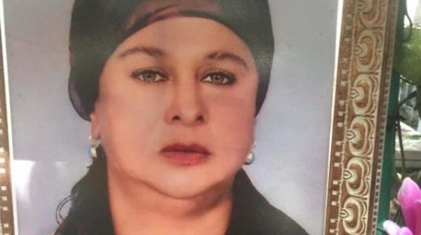 Eşinin Mezarını &Ccedil;i&ccedil;ek Bah&ccedil;esine &Ccedil;evirdi