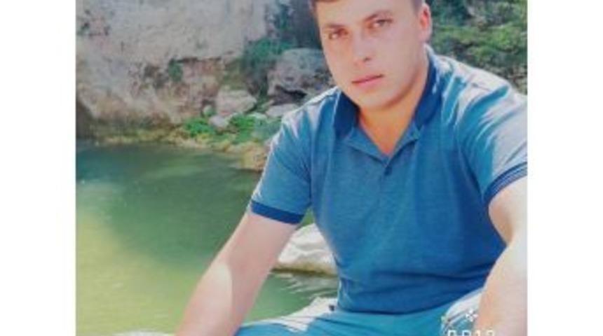 Ağaca &Ccedil;arpan Motosiklet S&uuml;r&uuml;c&uuml;s&uuml; Hayatını Kaybetti