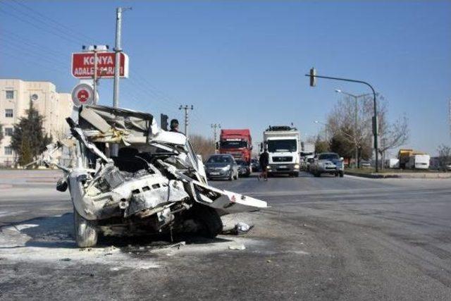 Tır, Otomobili Biçti: 1 Ağır Yaralı