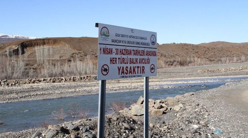 Bing&ouml;l&rsquo;de Avlanma Yasağına Dikkat &Ccedil;ekmek İ&ccedil;in Tabelalar Yerleştirildi