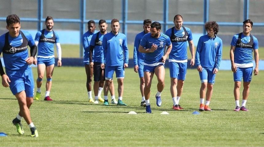 Adana Demirspor, Hazırlıklarını Tek İdmanla S&uuml;rd&uuml;rd&uuml;