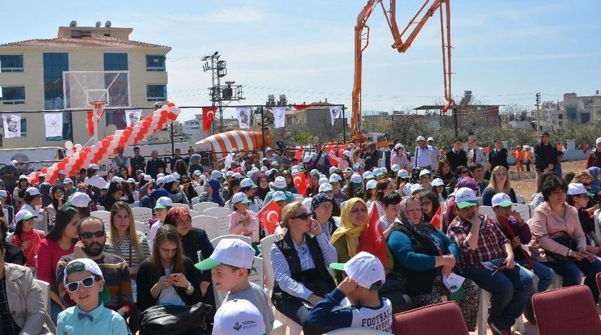 Başbakan&rsquo;ın Eşi Torbalı&rsquo;daki T&ouml;rene Telekonferansla Bağlandı