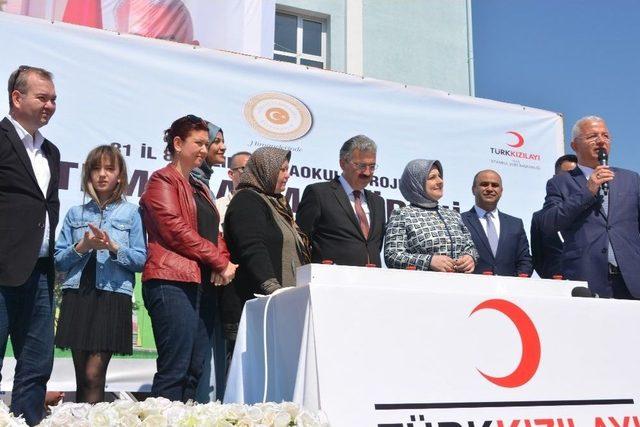 Başbakan’ın Eşi Torbalı’daki Törene Telekonferansla Bağlandı