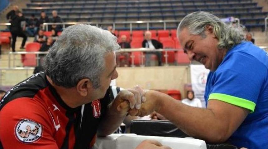 Engelliler Bilek G&uuml;reşi T&uuml;rkiye Şampiyonası'nda Heyecan