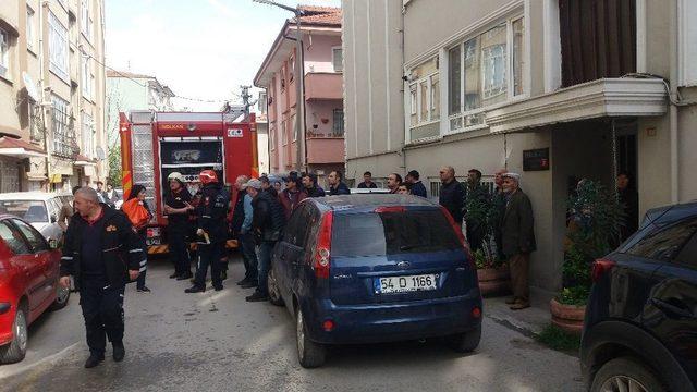 Çıkan Yangında Yaşlı Kadın Ve Torunu Dumandan Etkilendi