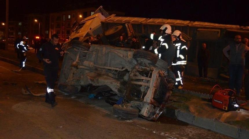 Kaza Anı G&uuml;venlik Kameralarına Yansıdı