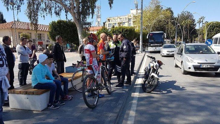 Milli Bisikletçiye Motosiklet Çarptı G2