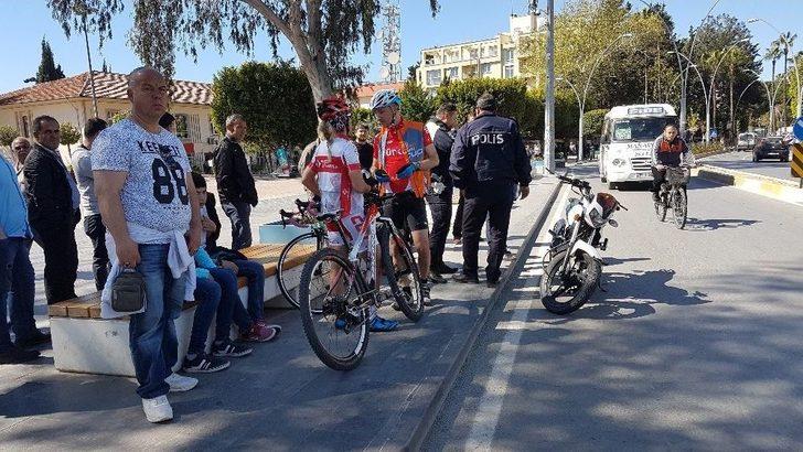 Milli Bisikletçiye Motosiklet Çarptı G3