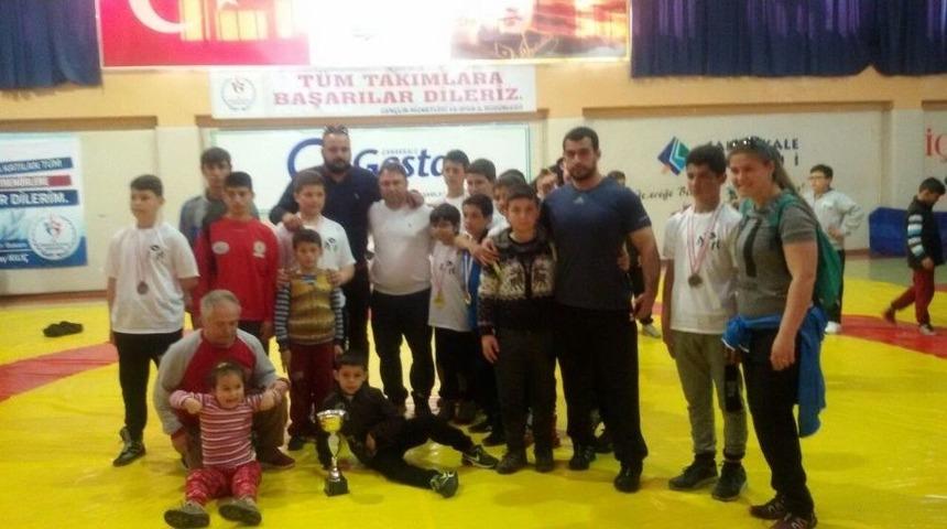 Minderde Umurbey R&uuml;zgarı Esti